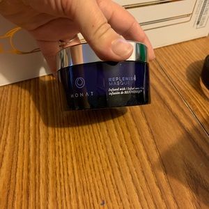 Monat Replenishing masque